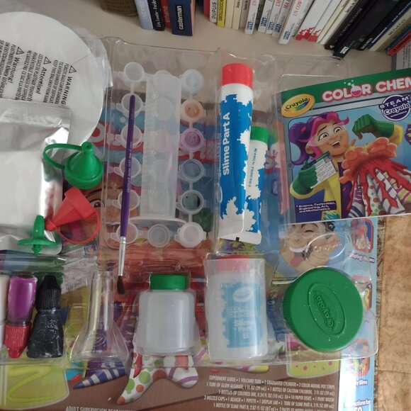 Crayola color chemistry set - Ships fast! - Picture 2 of 4